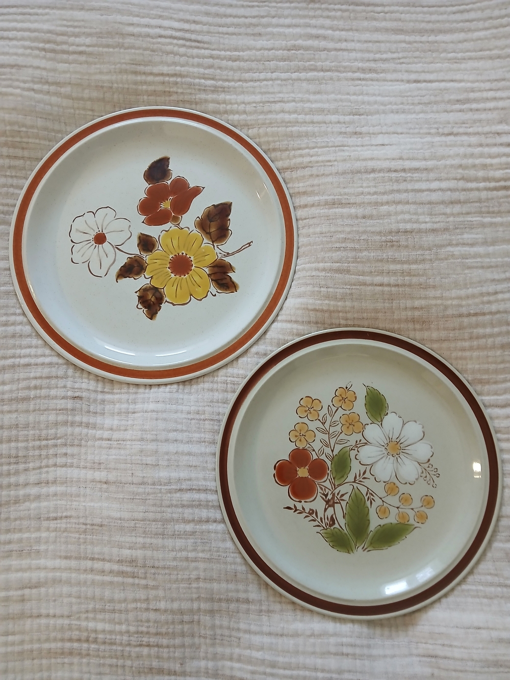 (2/20$).Vintage Japanese 1970 Floral Dinner Plates Set of 2